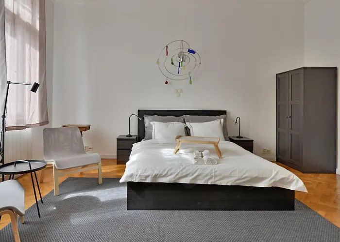 Budape House 10